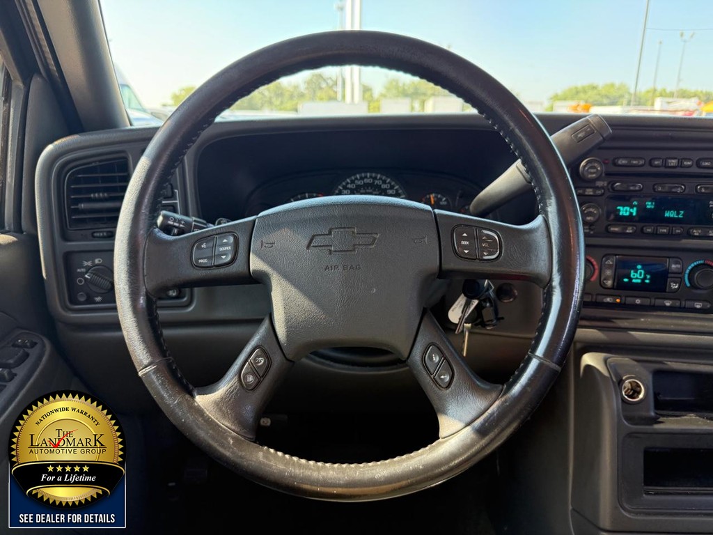 Chevrolet Silverado 2500HD Vehicle Full-screen Gallery Image 17