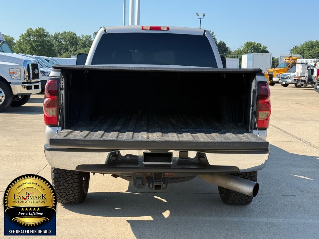 Chevrolet Silverado 2500HD Vehicle Full-screen Gallery Image 19