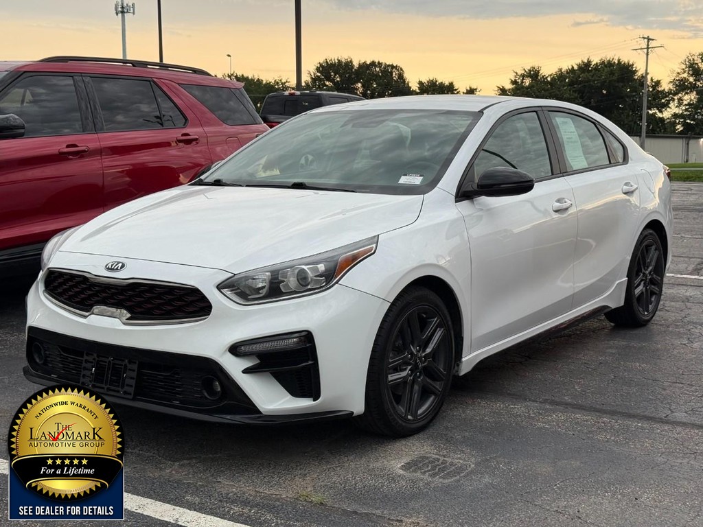 Kia Forte Vehicle Full-screen Gallery Image 2