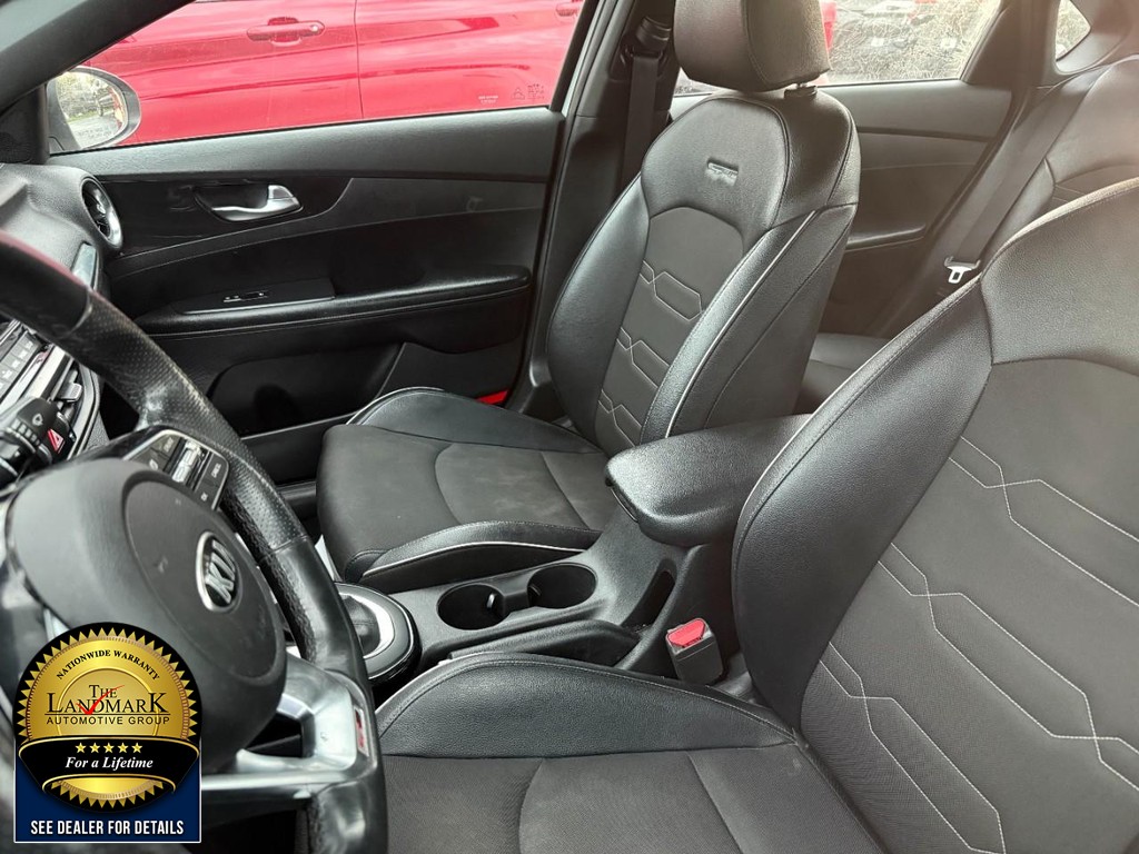 Kia Forte Vehicle Full-screen Gallery Image 4