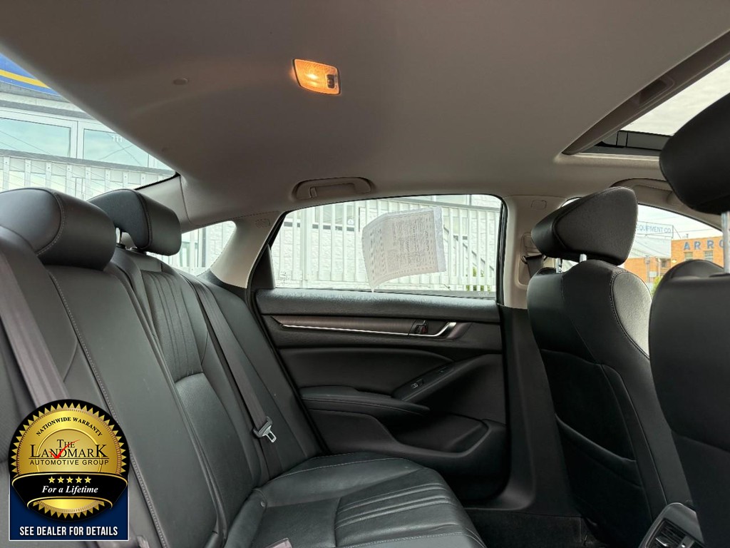 Honda Accord Sedan Vehicle Full-screen Gallery Image 16