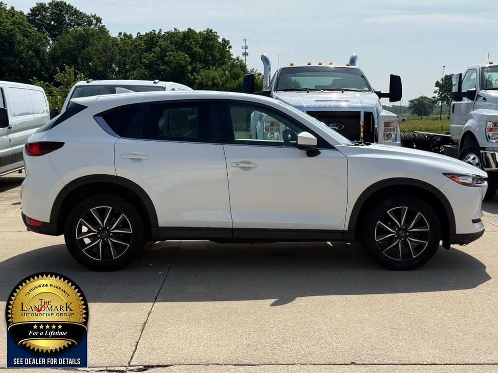 Mazda CX-5 Vehicle Full-screen Gallery Image 4