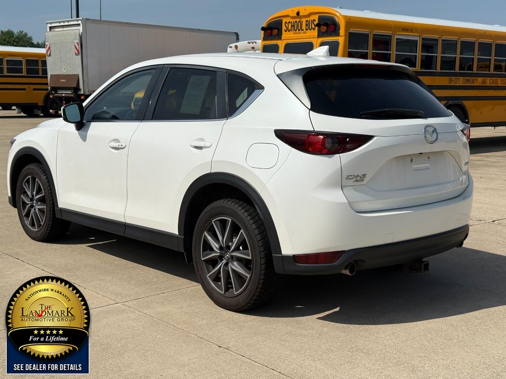 Mazda CX-5 Vehicle Full-screen Gallery Image 7