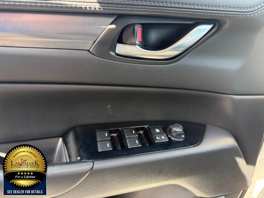 Mazda CX-5 Vehicle Full-screen Gallery Image 8