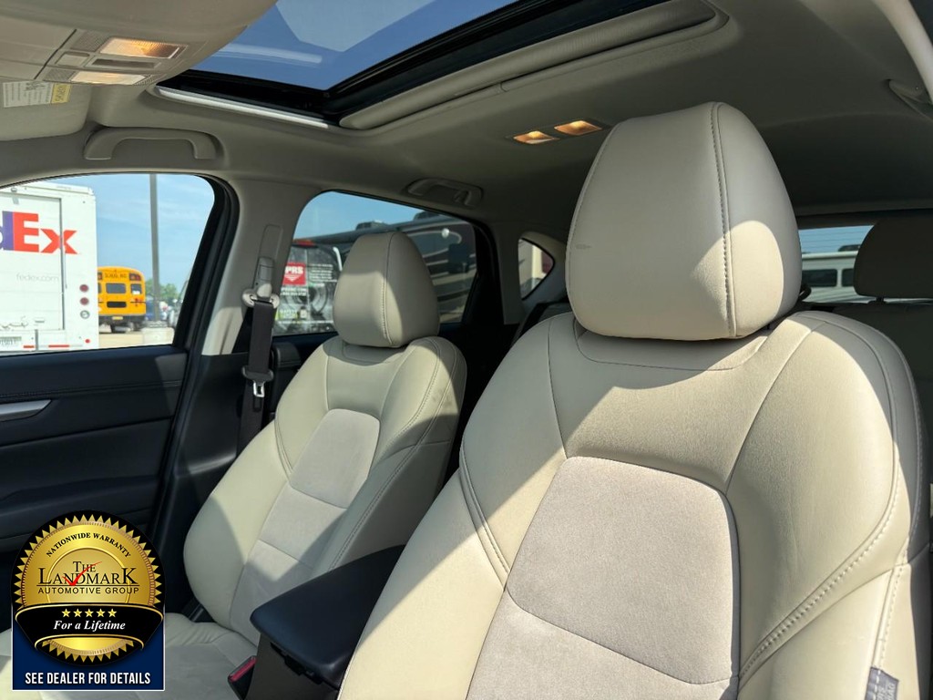 Mazda CX-5 Vehicle Full-screen Gallery Image 9