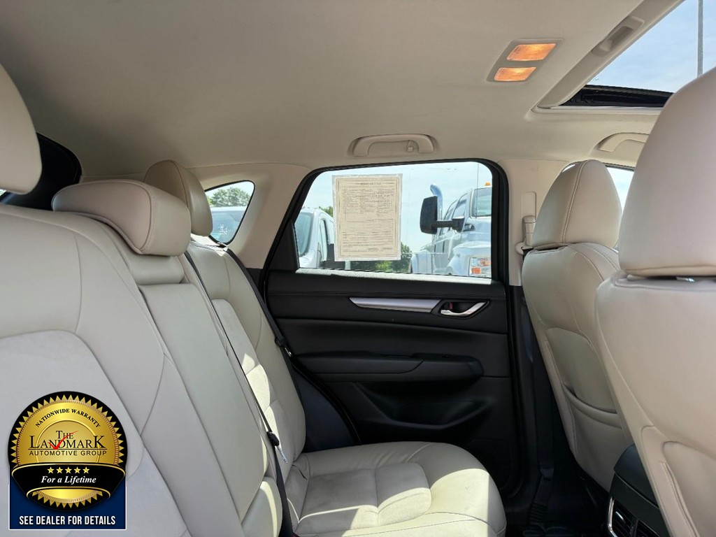 Mazda CX-5 Vehicle Full-screen Gallery Image 16
