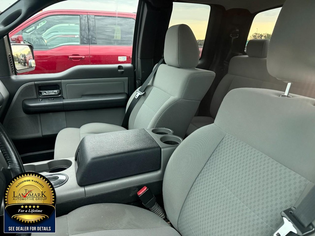 Ford F-150 Vehicle Full-screen Gallery Image 4