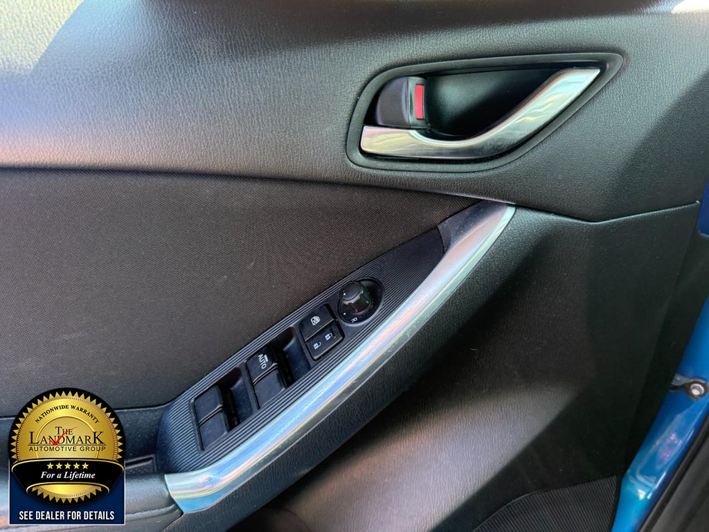 Mazda CX-5 Vehicle Full-screen Gallery Image 8
