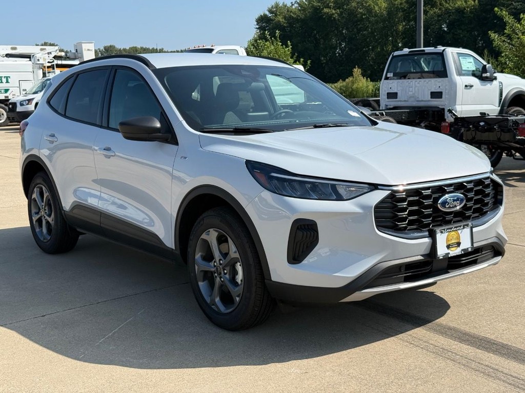 Ford Escape Vehicle Full-screen Gallery Image 3