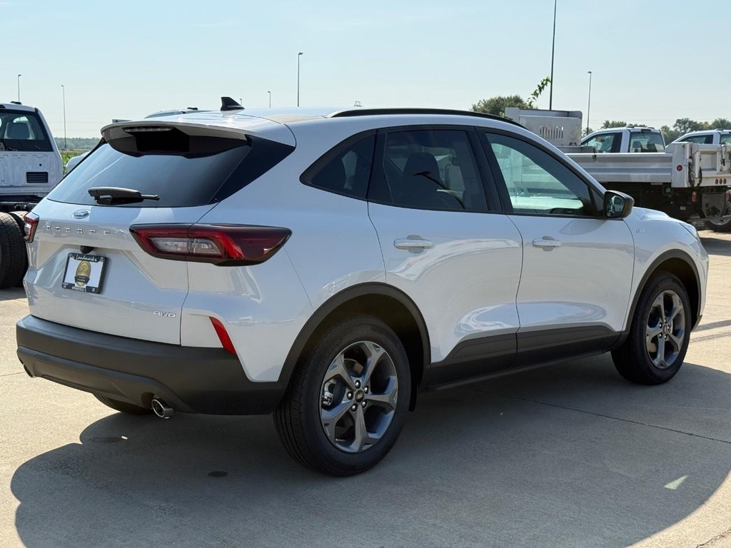 Ford Escape Vehicle Full-screen Gallery Image 5