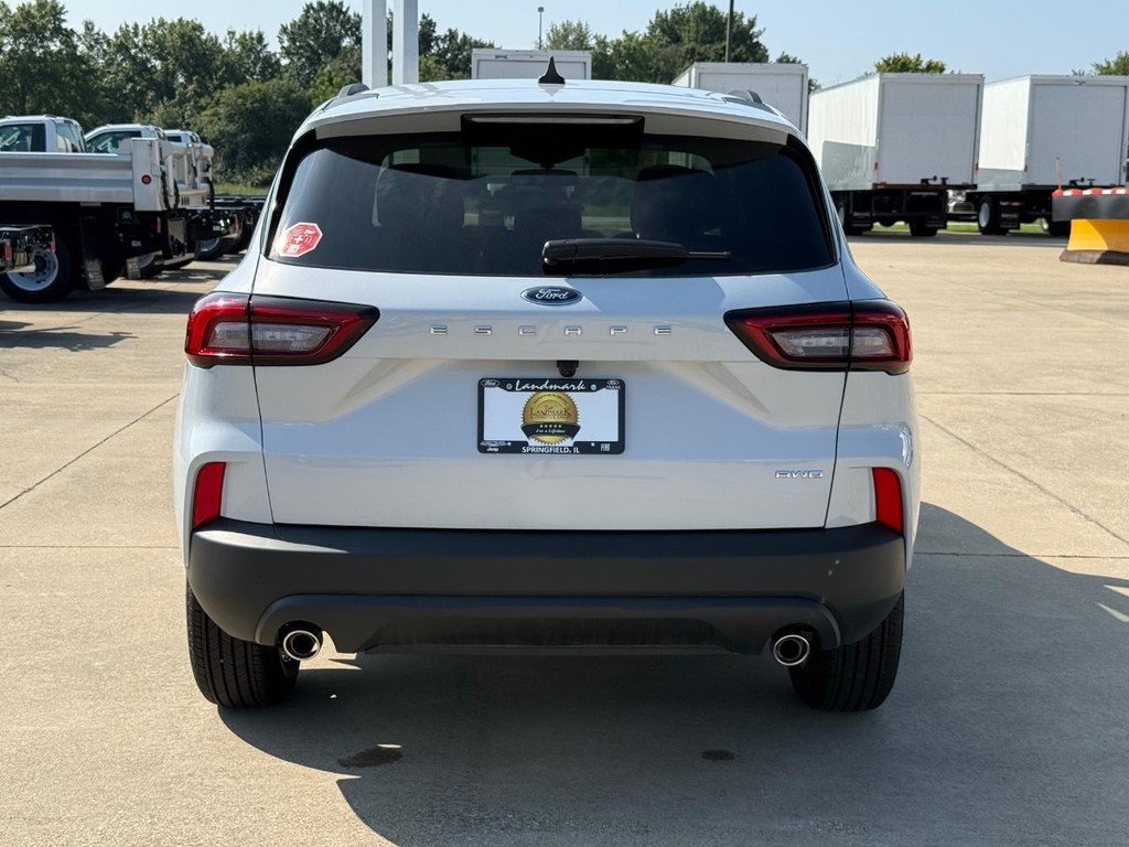 Ford Escape Vehicle Full-screen Gallery Image 6