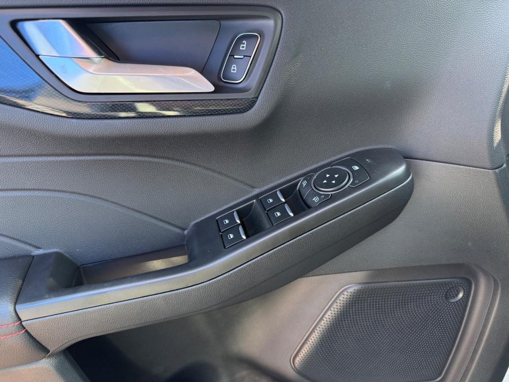 Ford Escape Vehicle Full-screen Gallery Image 8