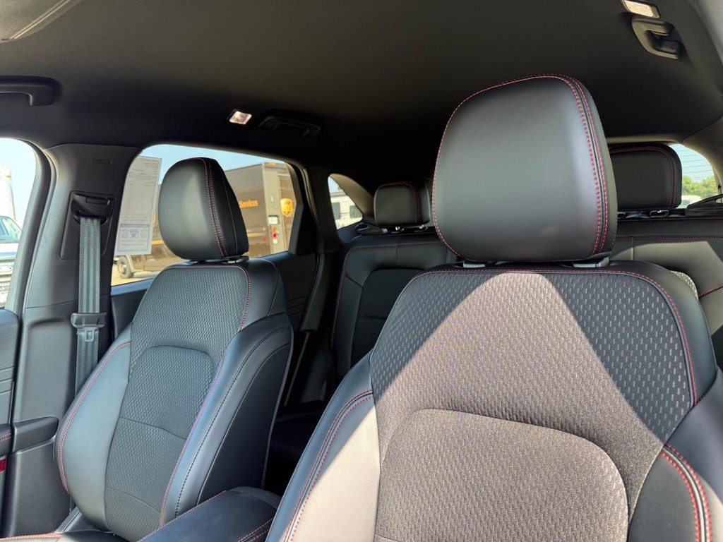 Ford Escape Vehicle Full-screen Gallery Image 9