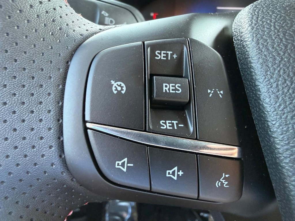 Ford Escape Vehicle Full-screen Gallery Image 10