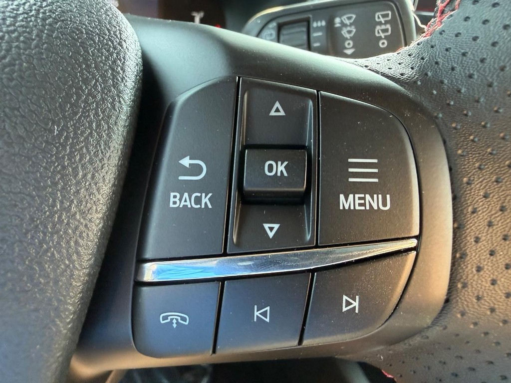 Ford Escape Vehicle Full-screen Gallery Image 11