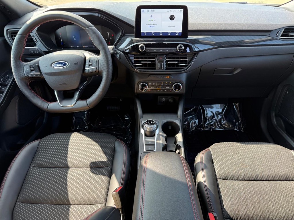 Ford Escape Vehicle Full-screen Gallery Image 16