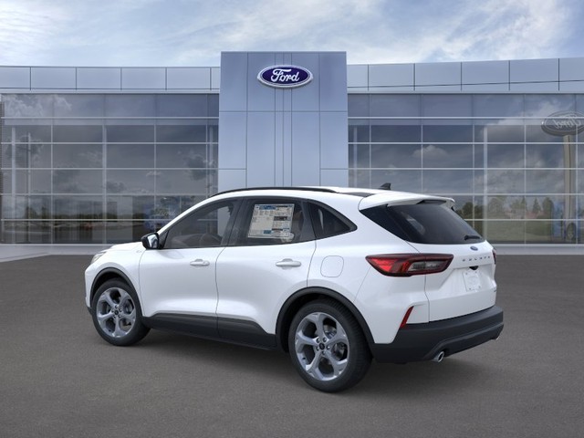 Ford Escape Vehicle Full-screen Gallery Image 4