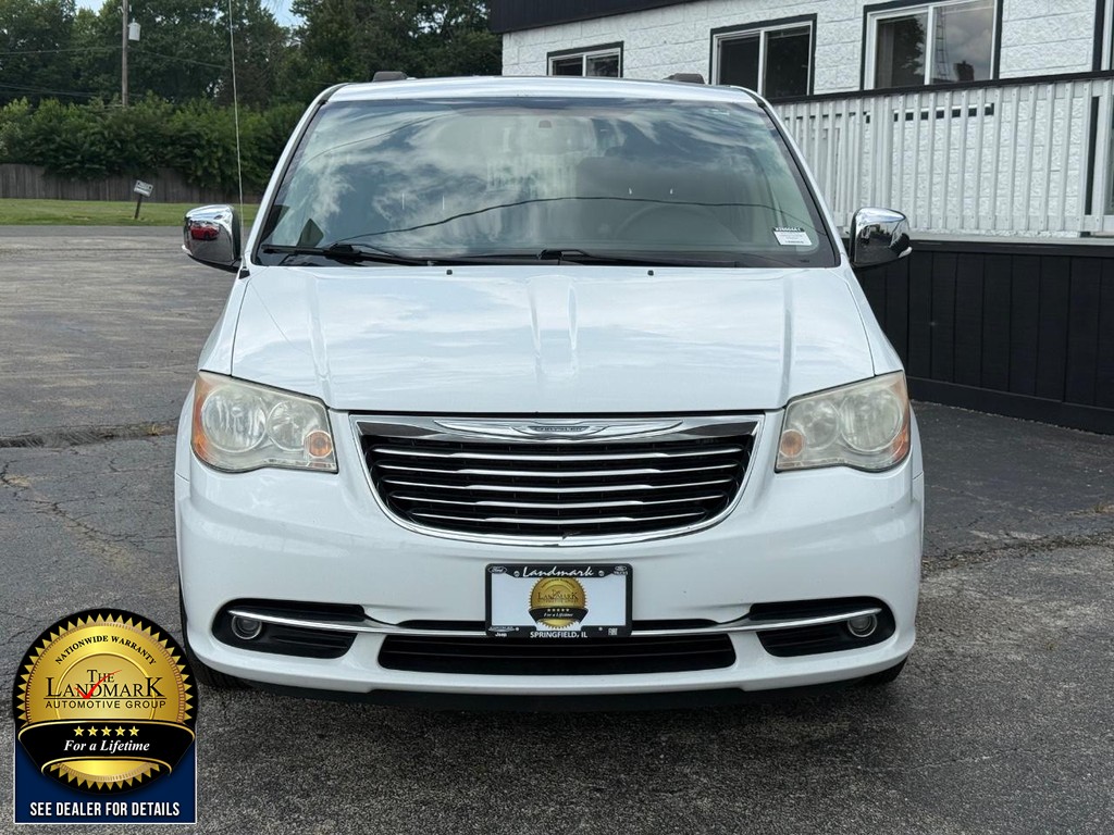 Chrysler Town & Country Vehicle Full-screen Gallery Image 2