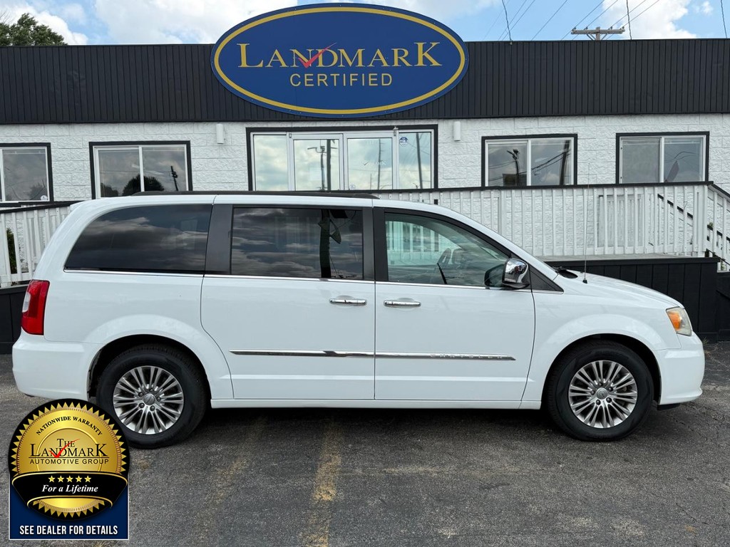 Chrysler Town & Country Vehicle Full-screen Gallery Image 4
