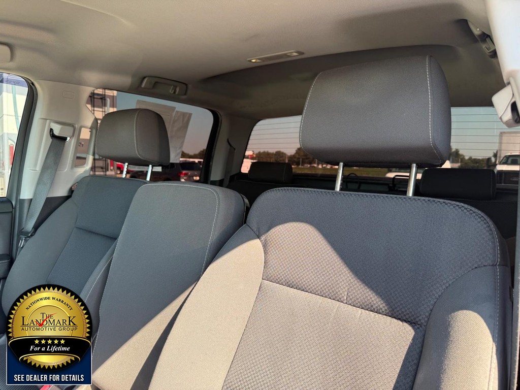 Chevrolet Silverado 1500 Vehicle Full-screen Gallery Image 12