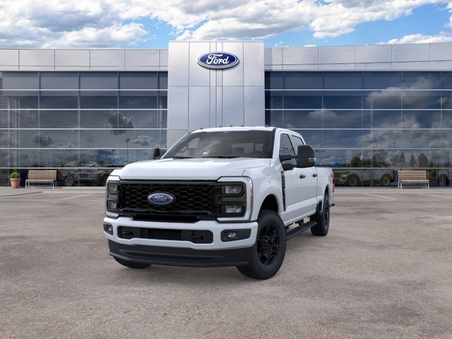 Ford F-250SD Vehicle Full-screen Gallery Image 2