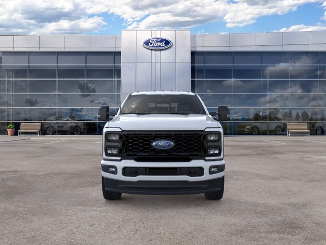 Ford F-250SD Vehicle Full-screen Gallery Image 6