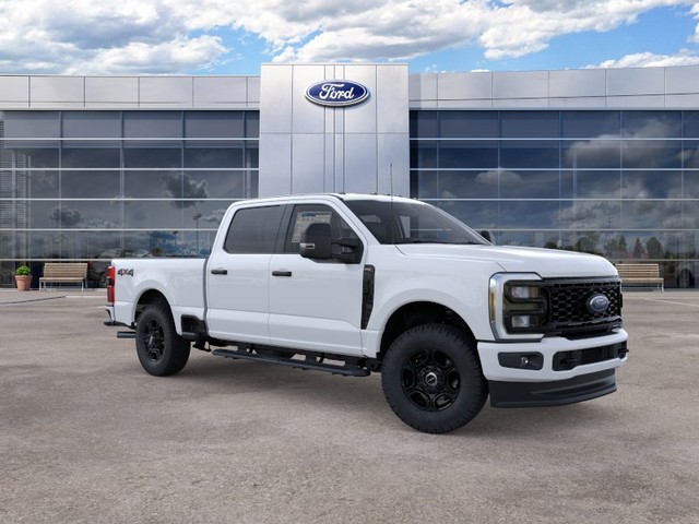 Ford F-250SD Vehicle Full-screen Gallery Image 7