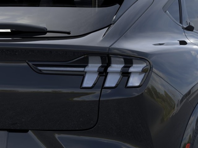Ford Mustang Mach-E Vehicle Full-screen Gallery Image 21