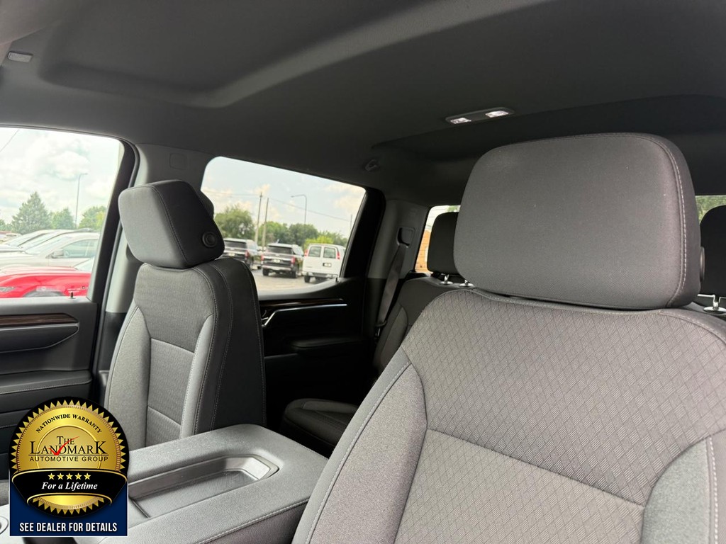 Chevrolet Silverado 1500 Vehicle Full-screen Gallery Image 9
