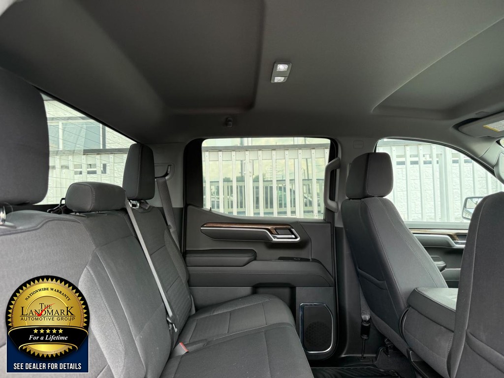 Chevrolet Silverado 1500 Vehicle Full-screen Gallery Image 16