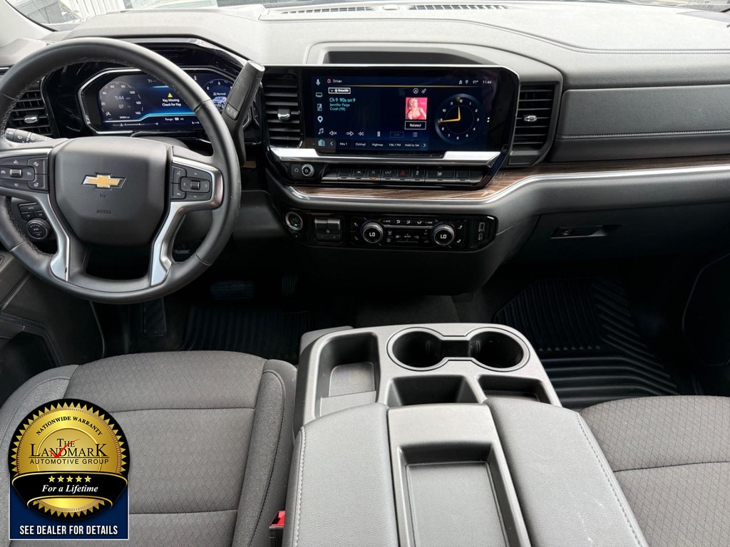 Chevrolet Silverado 1500 Vehicle Full-screen Gallery Image 17