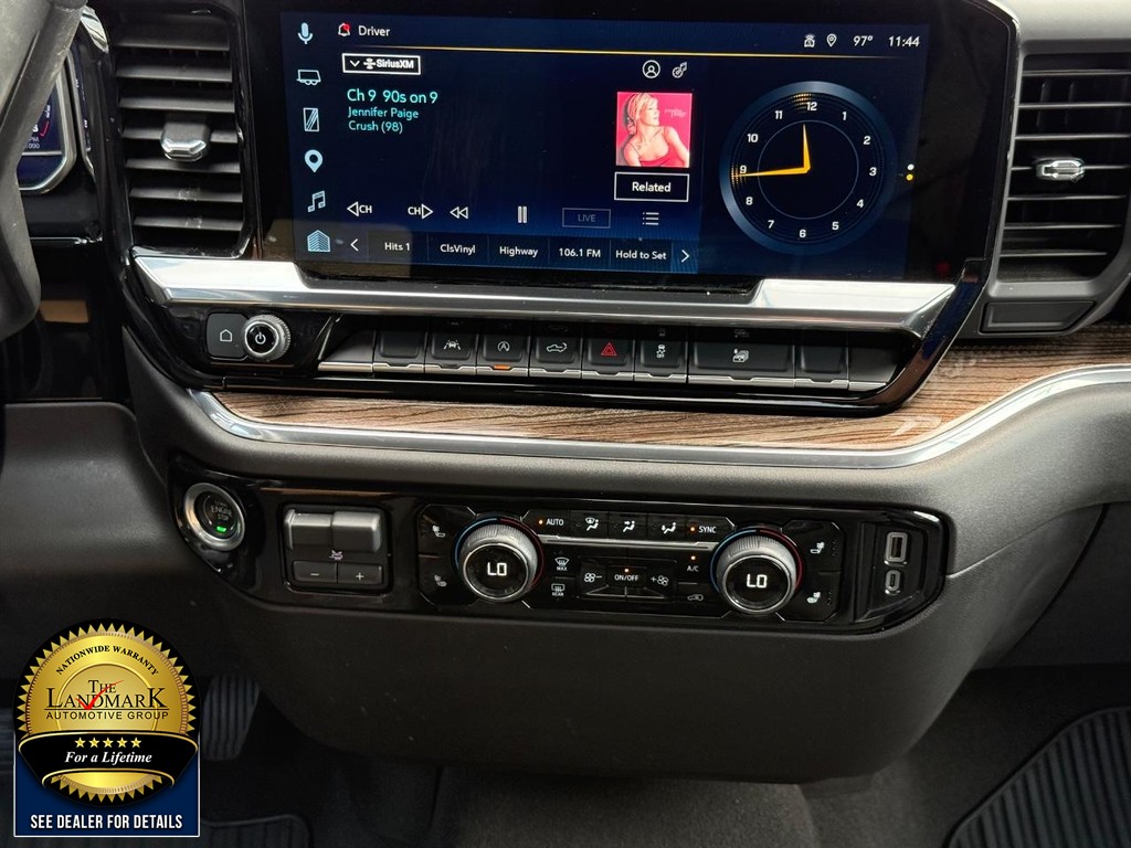 Chevrolet Silverado 1500 Vehicle Full-screen Gallery Image 19