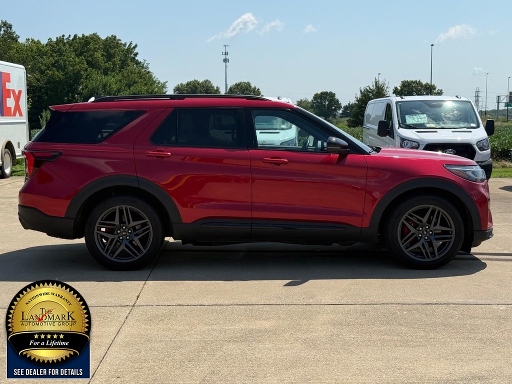 Ford Explorer Vehicle Full-screen Gallery Image 04