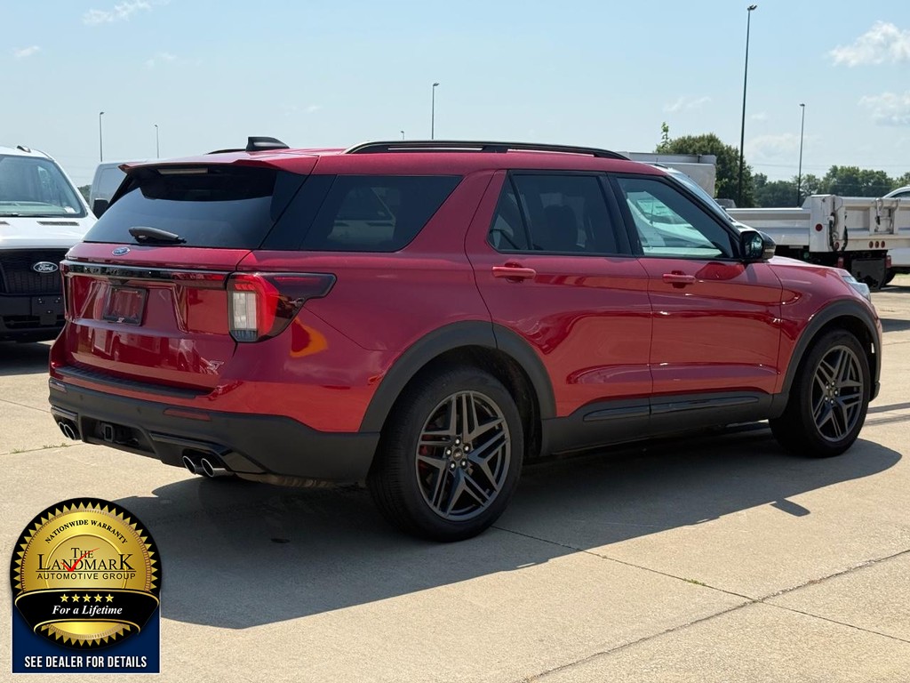 Ford Explorer Vehicle Full-screen Gallery Image 05