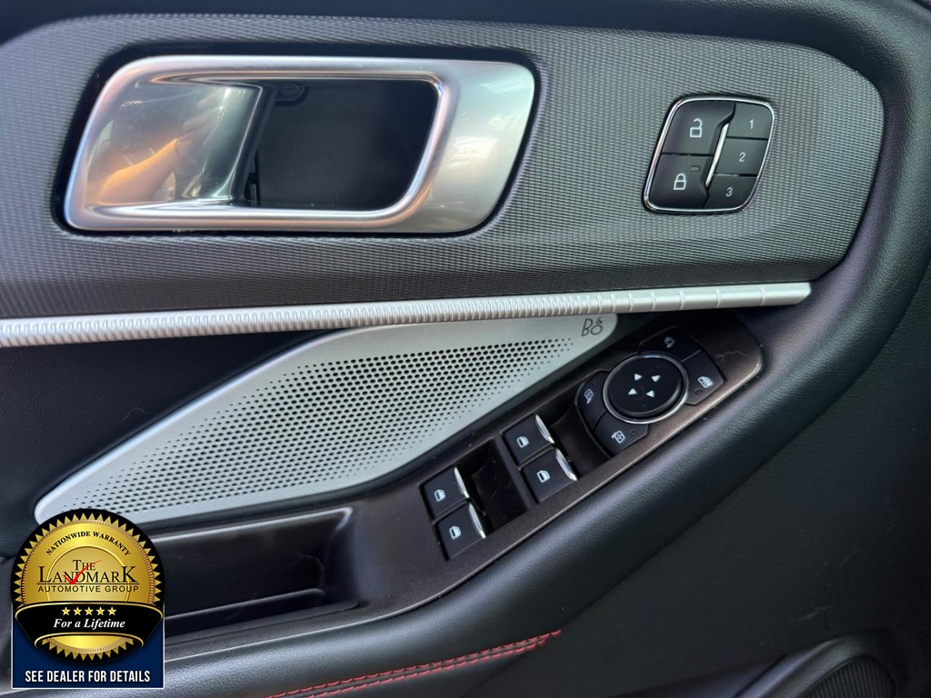 Ford Explorer Vehicle Full-screen Gallery Image 08