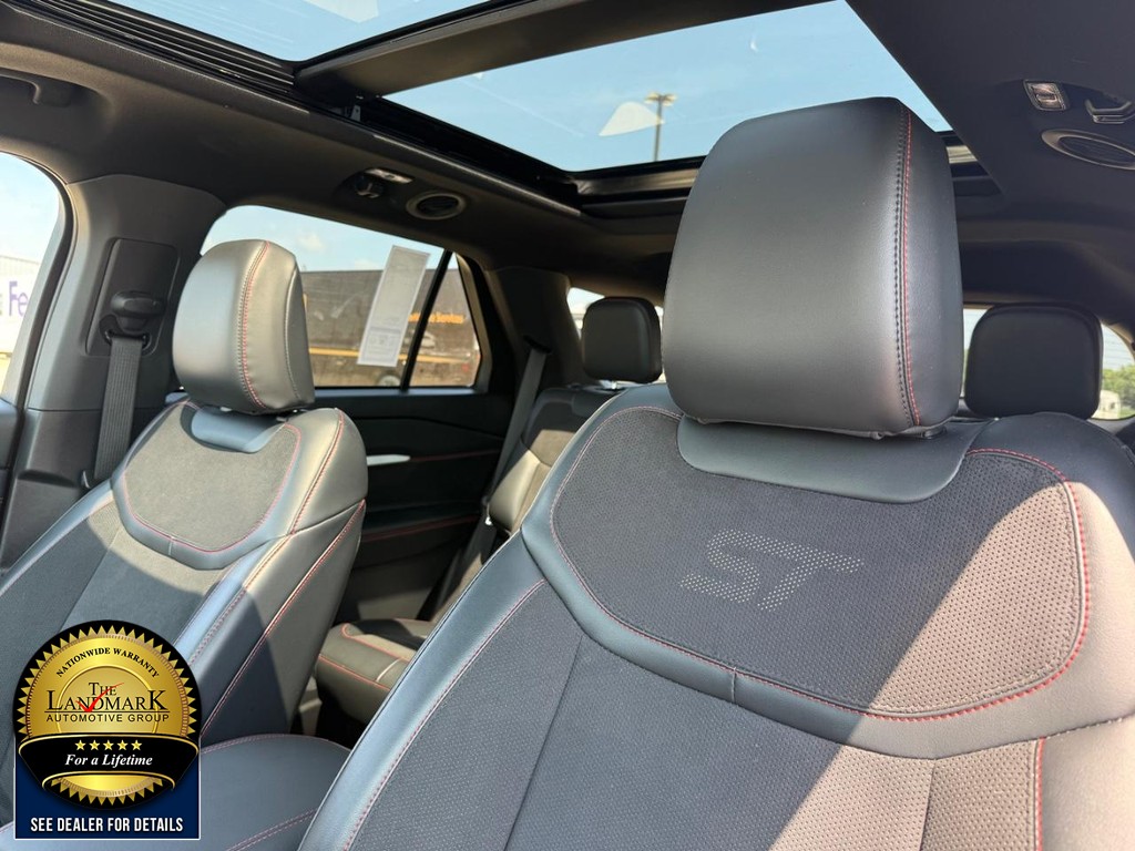 Ford Explorer Vehicle Full-screen Gallery Image 09