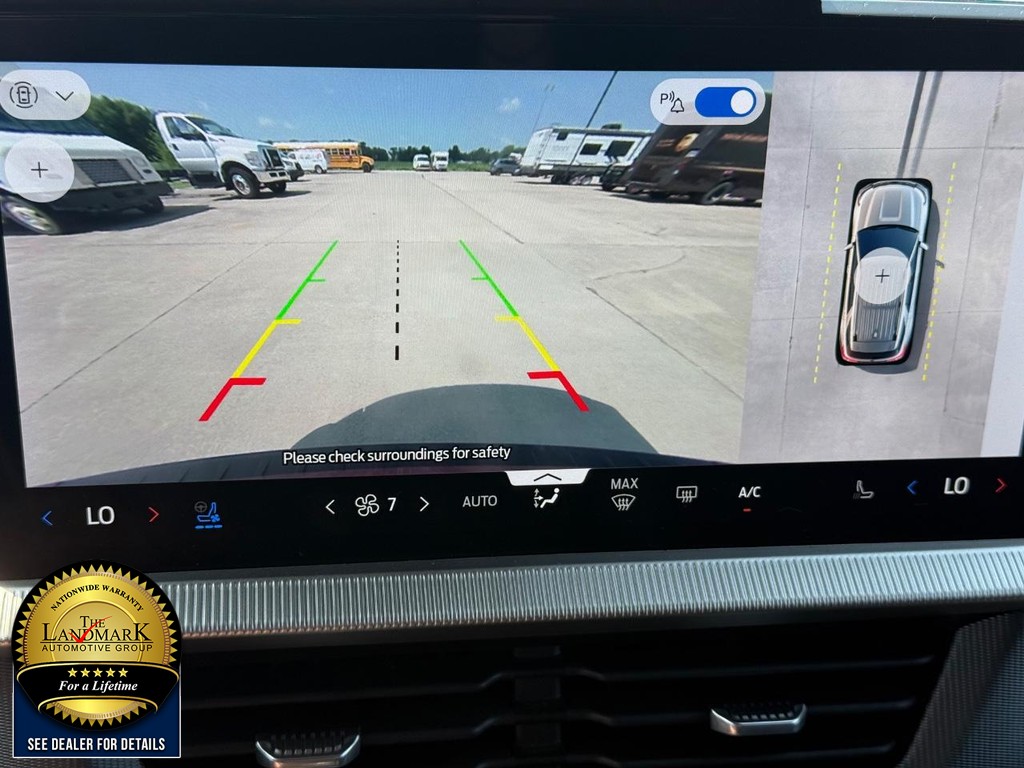Ford Explorer Vehicle Full-screen Gallery Image 13