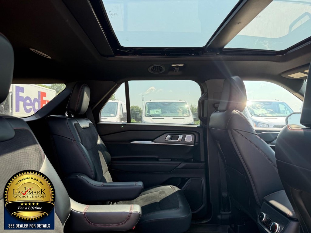 Ford Explorer Vehicle Full-screen Gallery Image 16