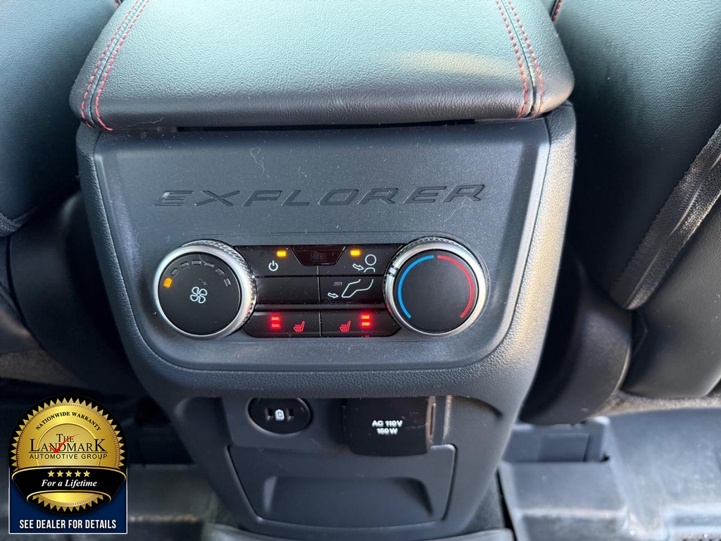 Ford Explorer Vehicle Full-screen Gallery Image 17