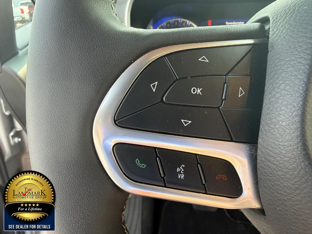 Chrysler Pacifica Vehicle Full-screen Gallery Image 10
