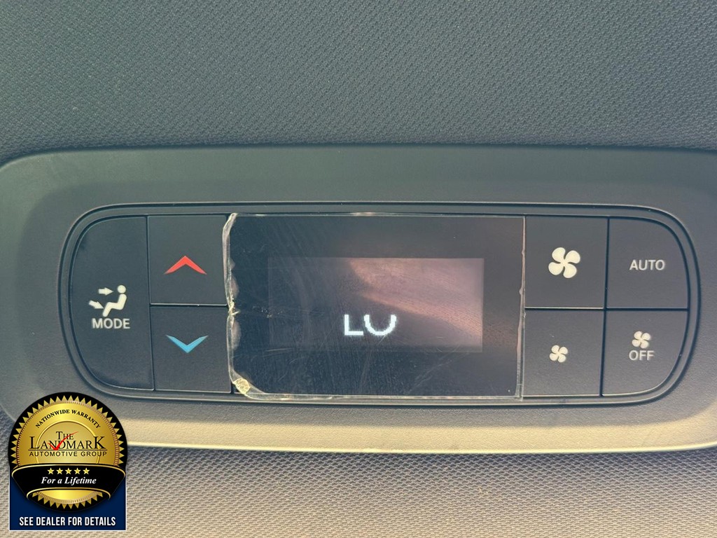 Chrysler Pacifica Vehicle Full-screen Gallery Image 16