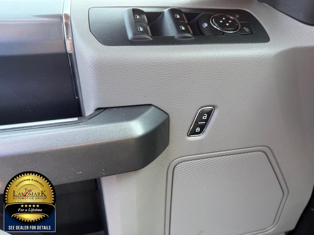 Ford F-150 Vehicle Full-screen Gallery Image 8