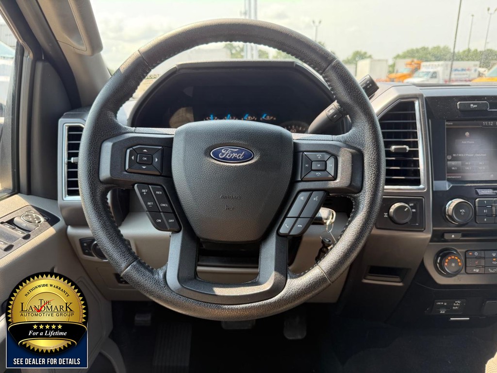 Ford F-150 Vehicle Full-screen Gallery Image 17