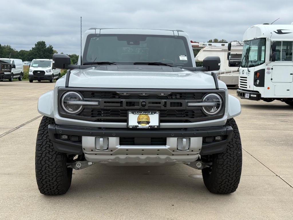 Ford Bronco Vehicle Full-screen Gallery Image 2