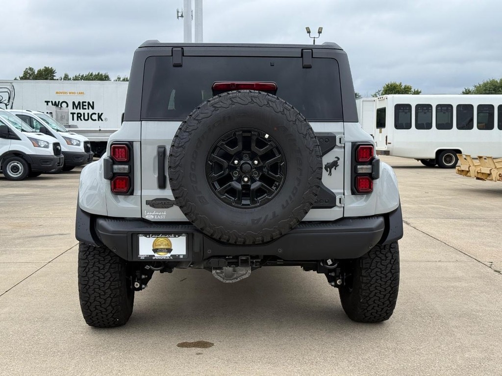 Ford Bronco Vehicle Full-screen Gallery Image 6