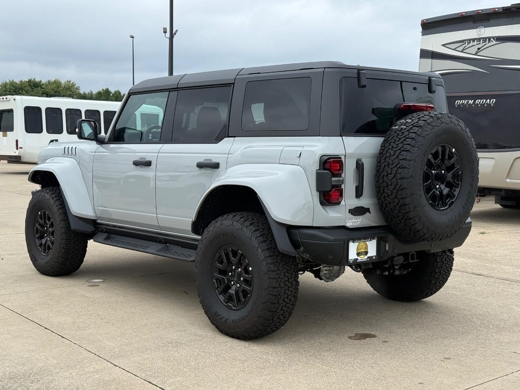 Ford Bronco Vehicle Full-screen Gallery Image 7