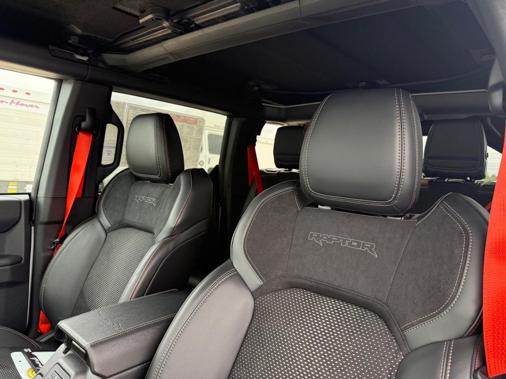 Ford Bronco Vehicle Full-screen Gallery Image 9