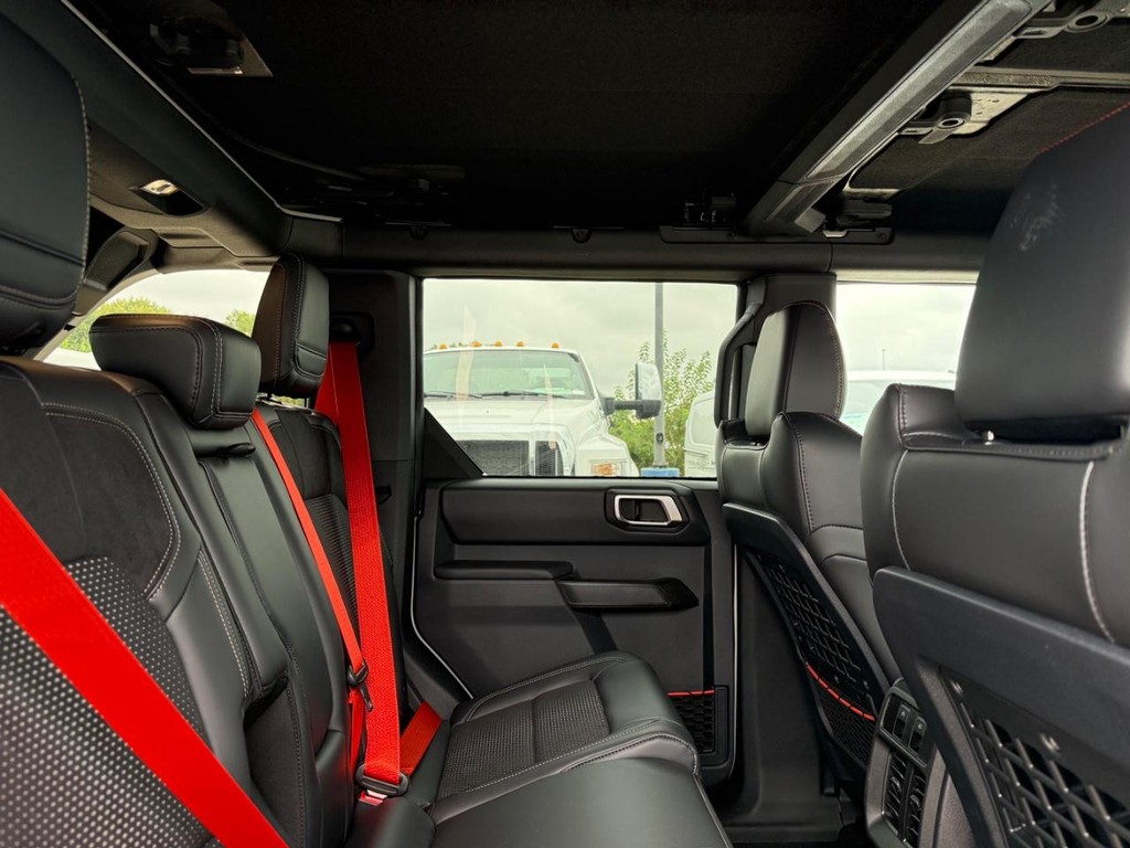Ford Bronco Vehicle Full-screen Gallery Image 16