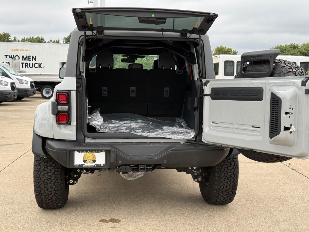 Ford Bronco Vehicle Full-screen Gallery Image 20