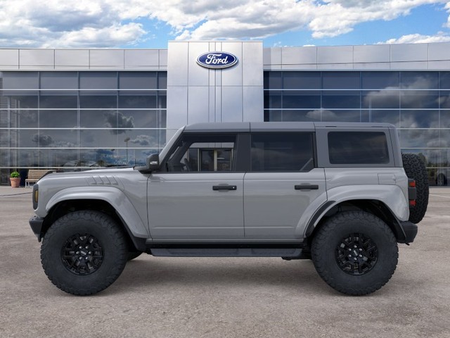 Ford Bronco Vehicle Full-screen Gallery Image 3